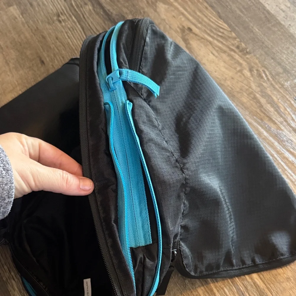 Black and Blue Toiletry Bag - Picture 3 of 5